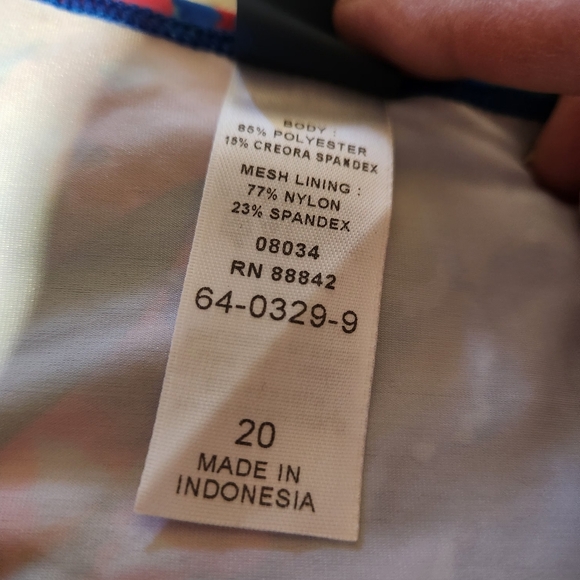 NWT Swimsuits For All Sz 20 Long Sleeve Rash Guard Swim Top Floral Print Padded - Picture 8 of 9